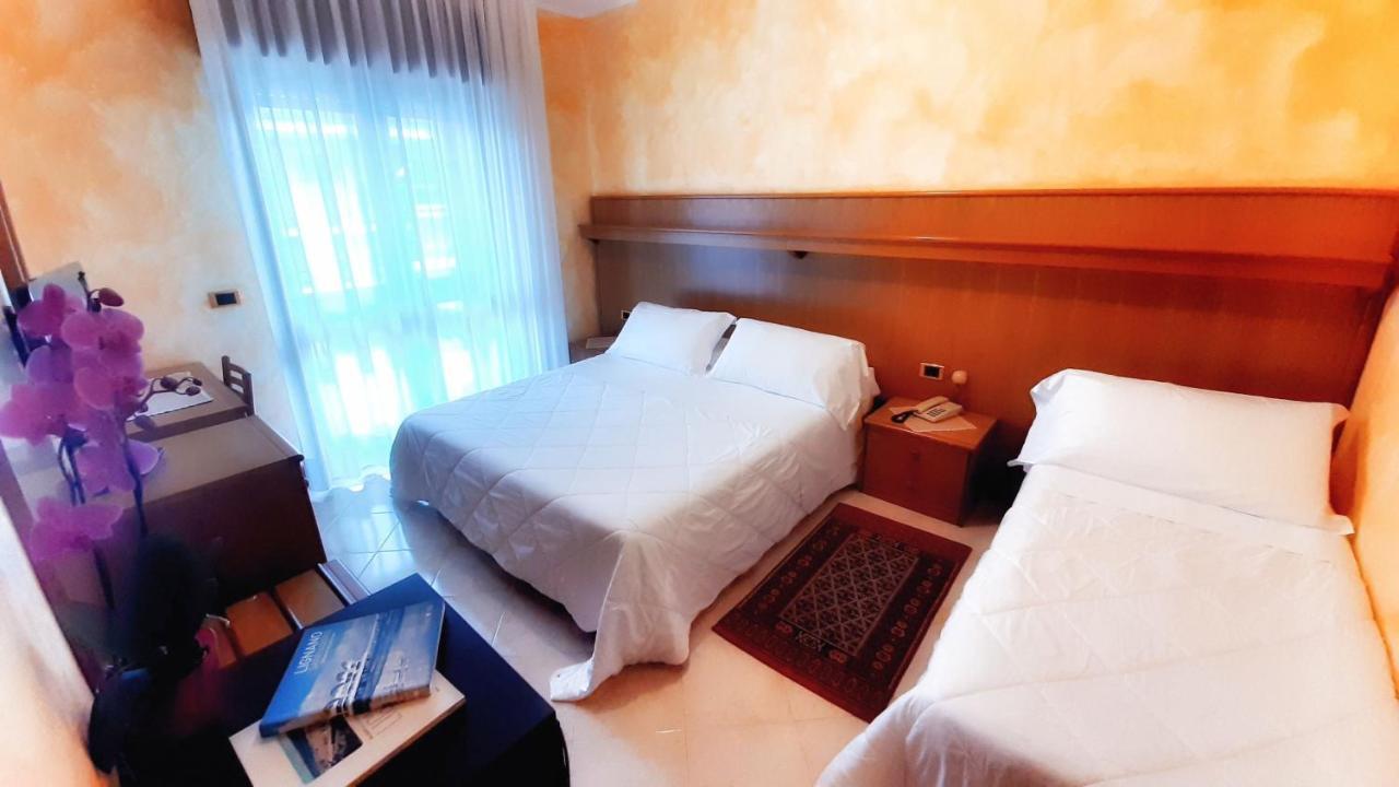 Hotel & Wellness Fra I Pini Lignano Sabbiadoro Exterior foto