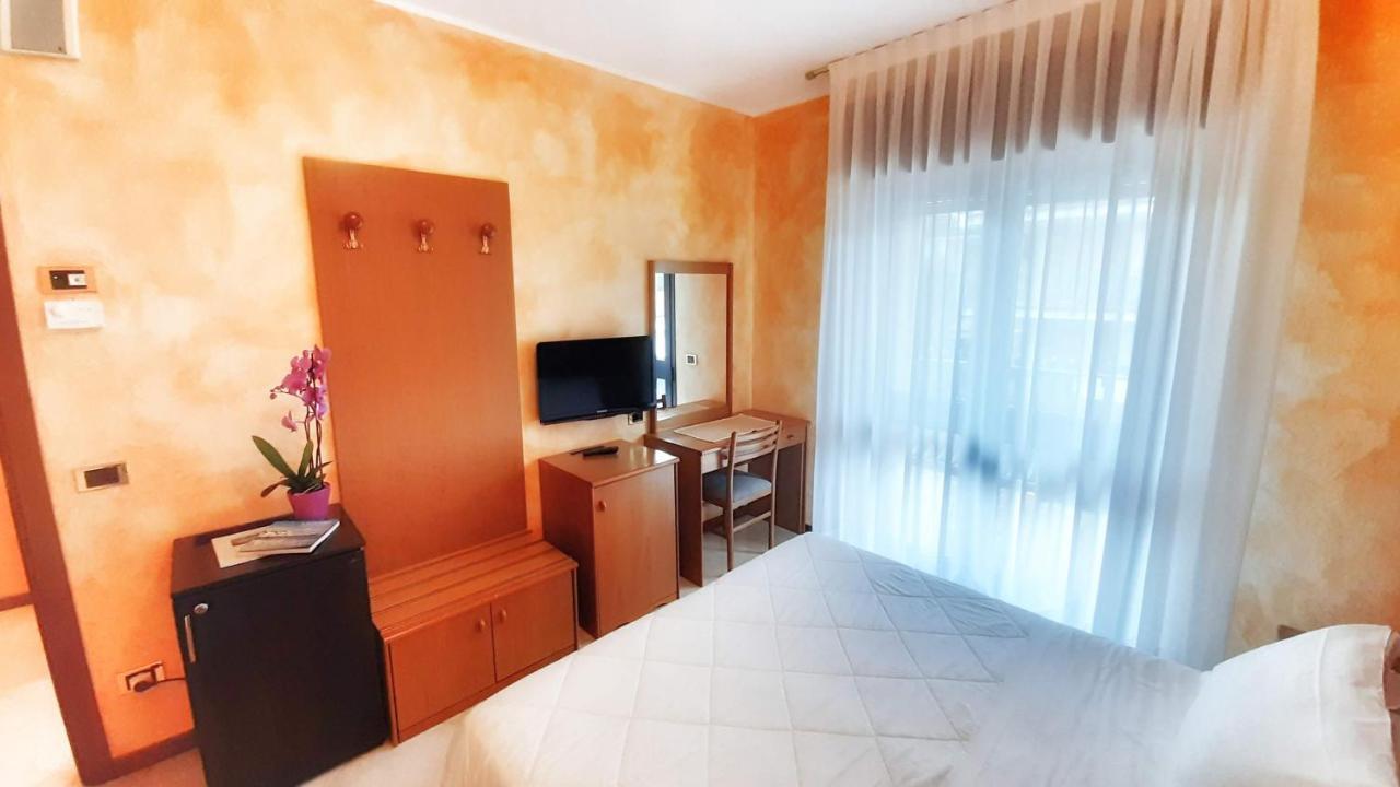 Hotel & Wellness Fra I Pini Lignano Sabbiadoro Quarto foto