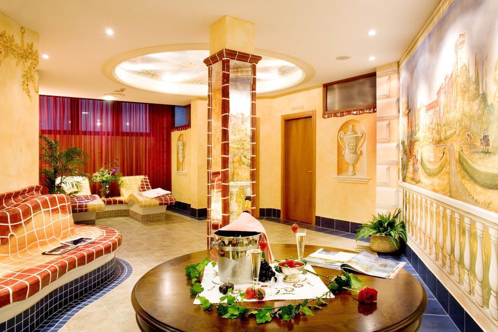 Hotel & Wellness Fra I Pini Lignano Sabbiadoro Exterior foto
