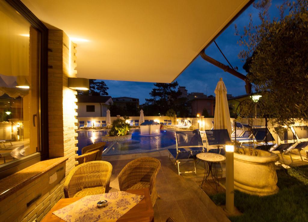 Hotel & Wellness Fra I Pini Lignano Sabbiadoro Exterior foto