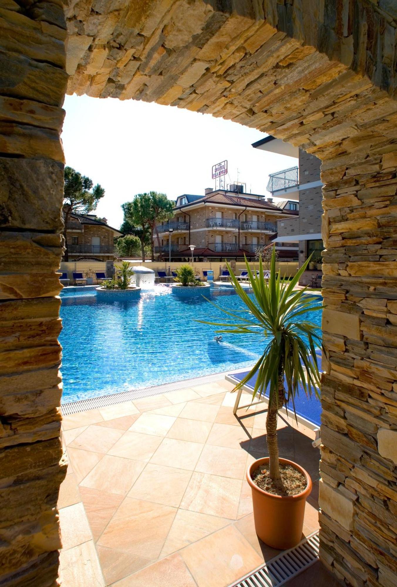 Hotel & Wellness Fra I Pini Lignano Sabbiadoro Exterior foto