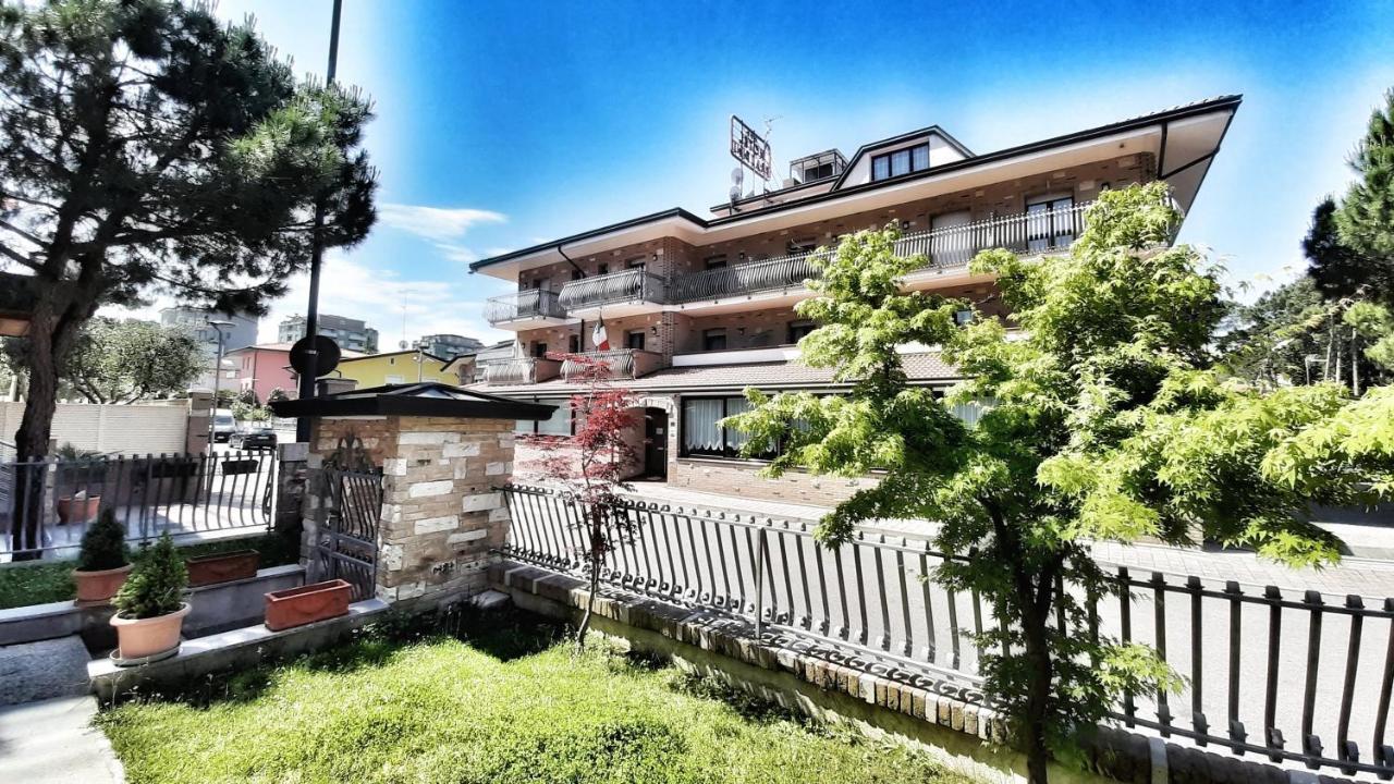 Hotel & Wellness Fra I Pini Lignano Sabbiadoro Exterior foto